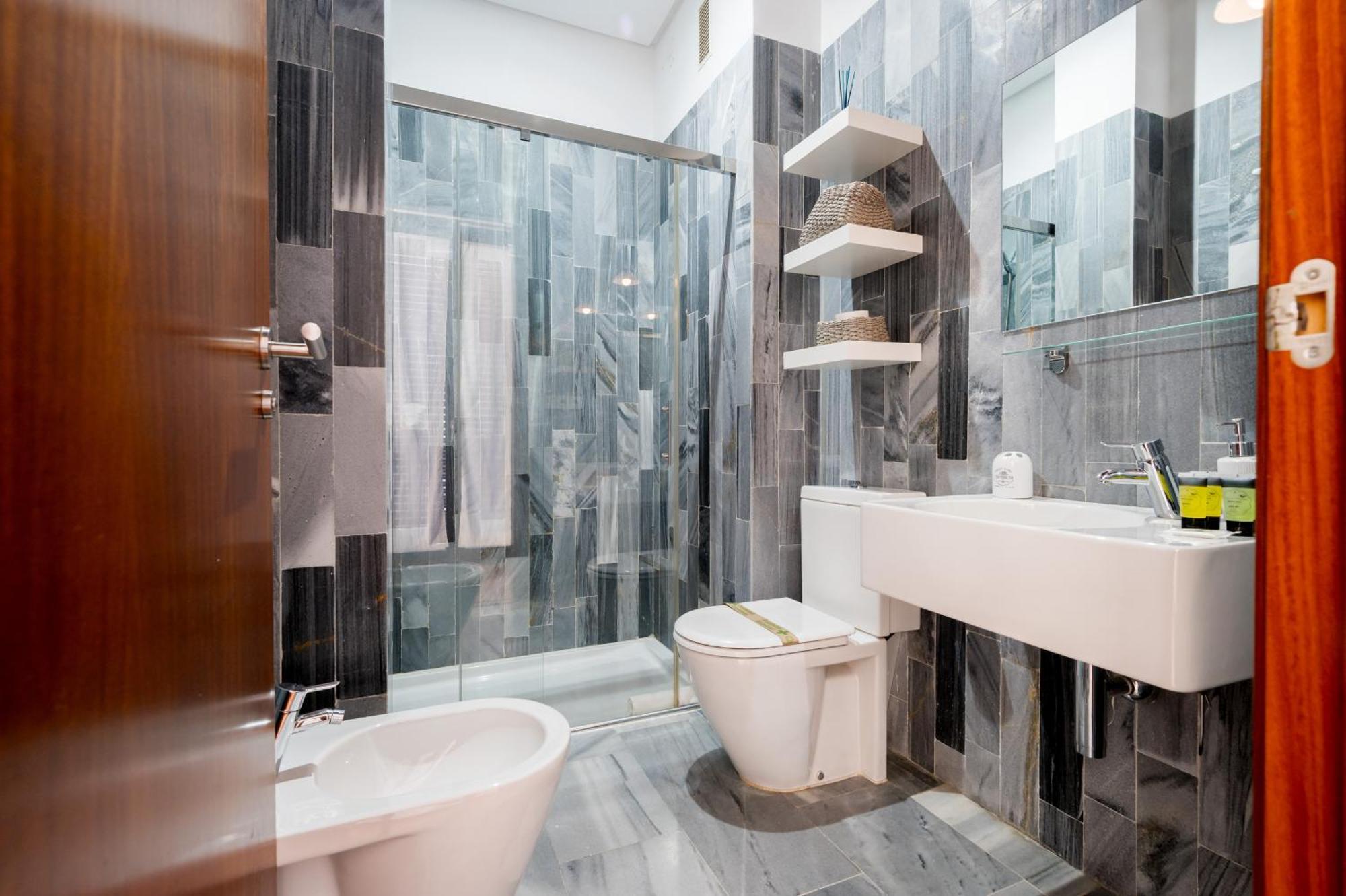 세비야 Attic With Terrace- 1Bd 1Bth- Corral Del Rey 아파트 외부 사진